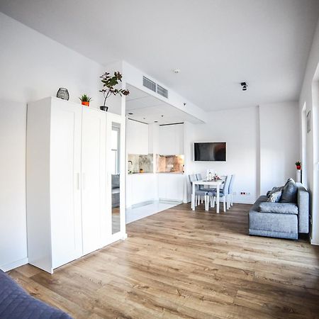 Big City Life Apartments - Bliska Wola Tower A Warsaw Luaran gambar