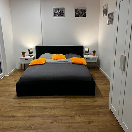 Big City Life Apartments - Bliska Wola Tower A Warsaw Luaran gambar