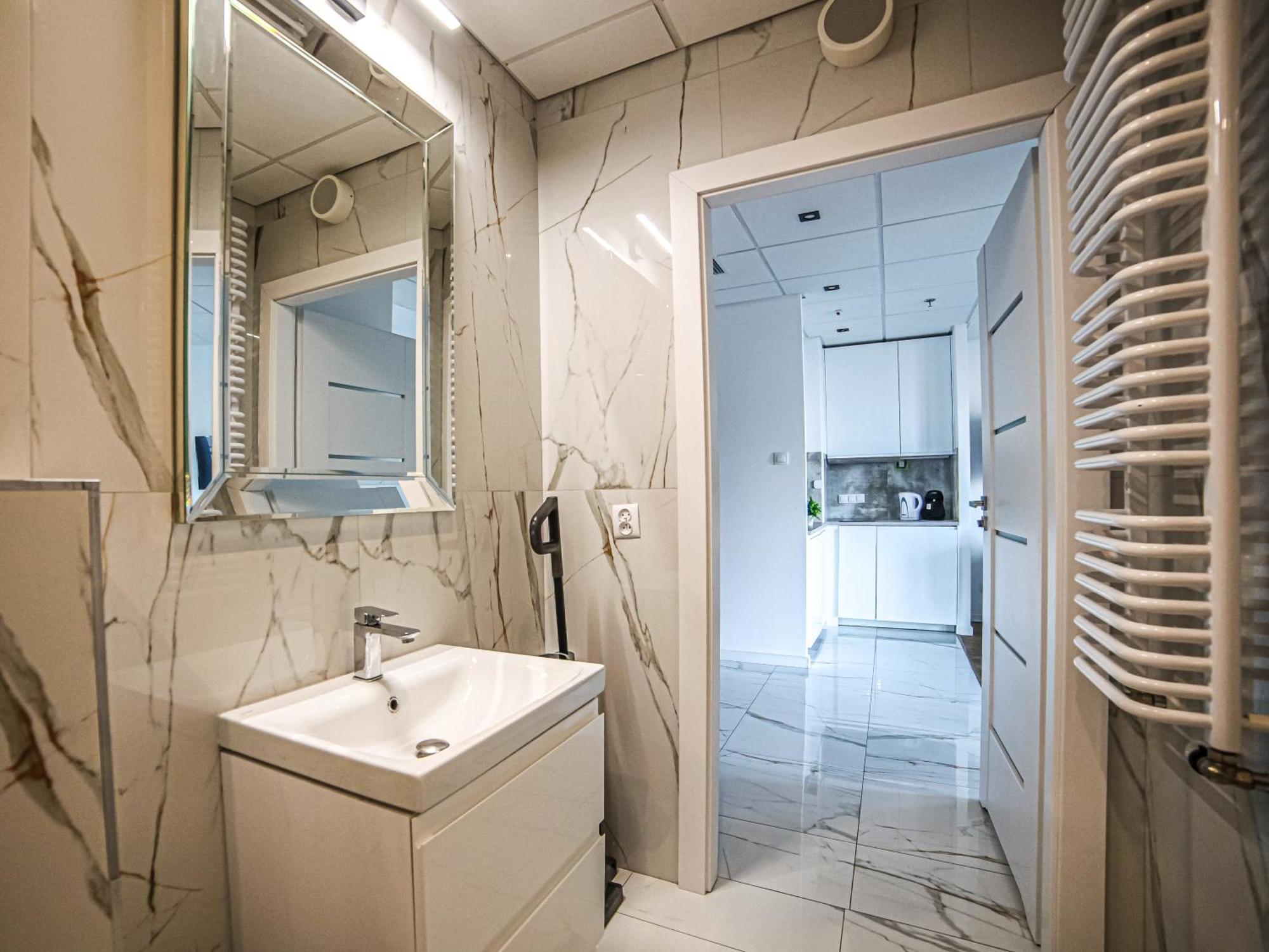 Big City Life Apartments - Bliska Wola Tower A Warsaw Luaran gambar